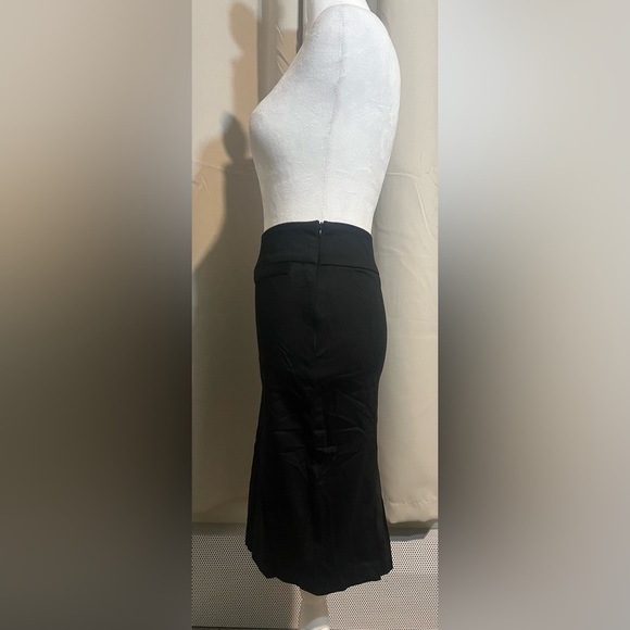 Max Rave Fitted Stretch Pencil Skirt with Ruffle in Back - Picture 2 of 4